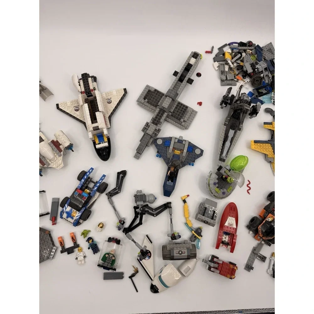 LEGO Miscellaneous Lot Assorted Bricks and Pieces/ Minifig Star Wars Jets Parts - Picture 6 of 13